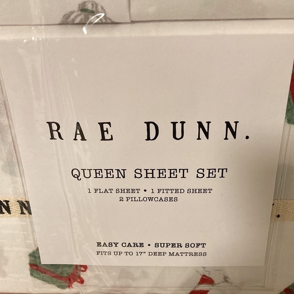 NEW! Rae Dunn NORTH POLE SANTA & MRS CLAUS CHRISTMAS QUEEN SIZE SHEETS - Picture 2 of 9